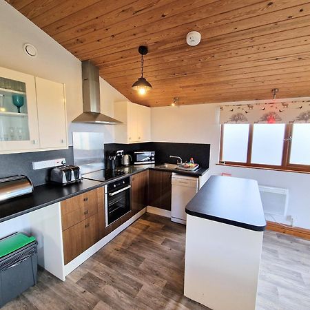 Ochil 8 With Private Hot Tub - Fife - Loch Leven - Lomond Hills Villa Kelty Bagian luar foto