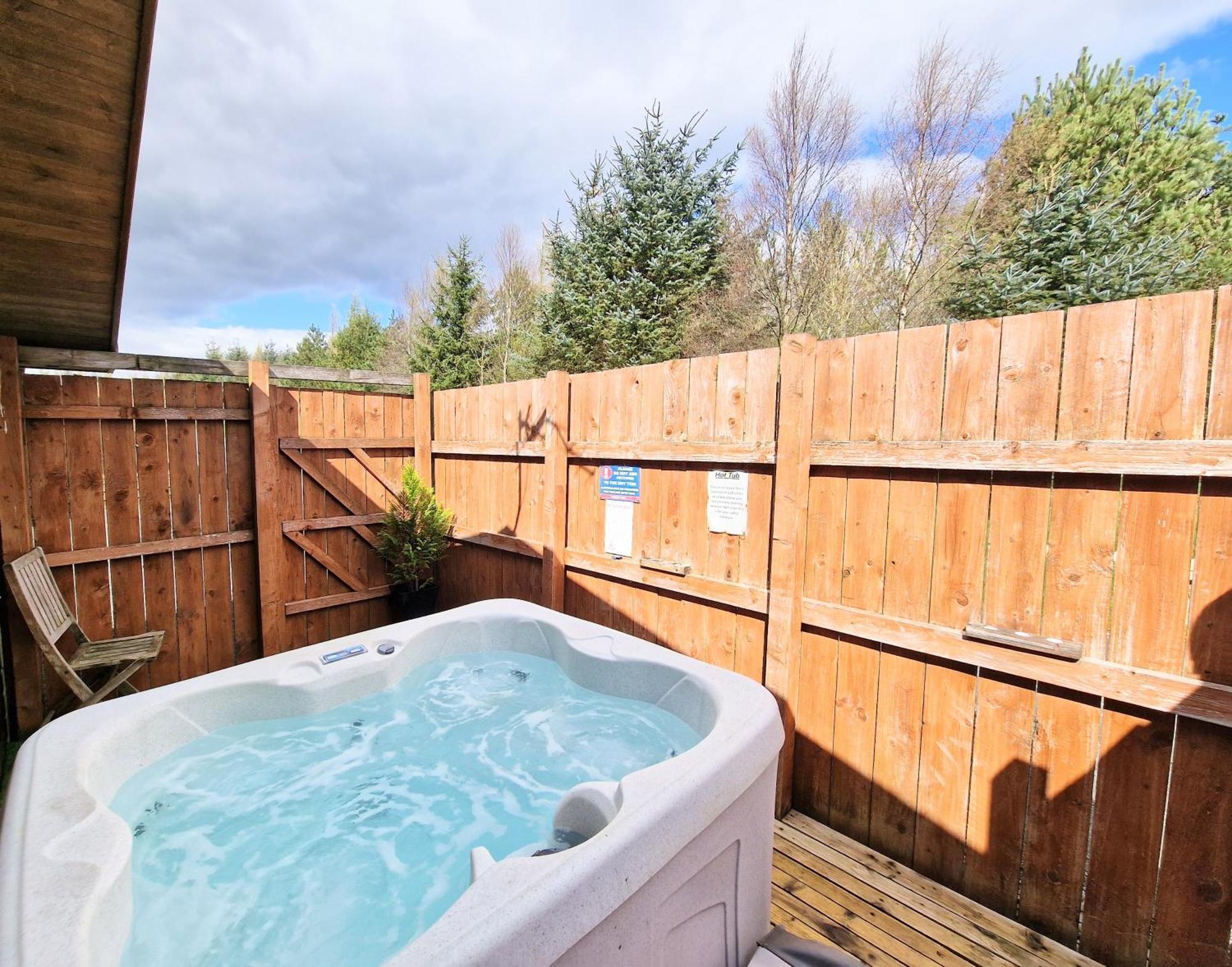 Ochil 8 With Private Hot Tub - Fife - Loch Leven - Lomond Hills Villa Kelty Bagian luar foto
